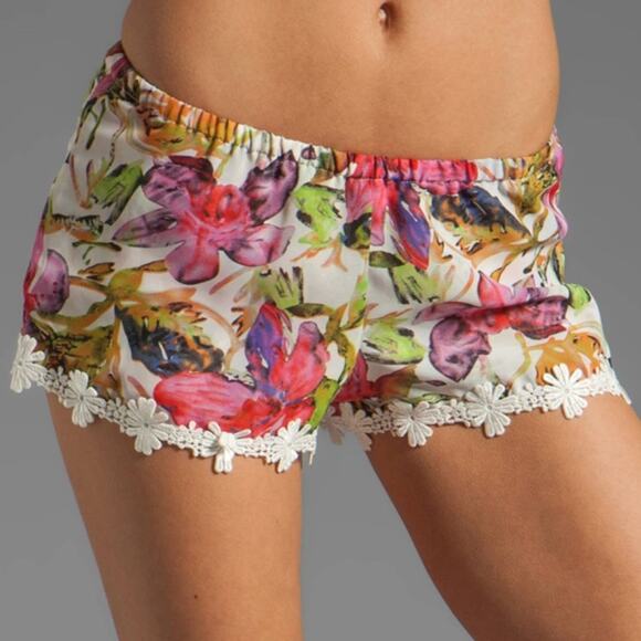 Show Me Your Mumu White Bri Lace Floral Shorts M - Picture 2 of 6